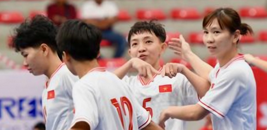 国足需要在