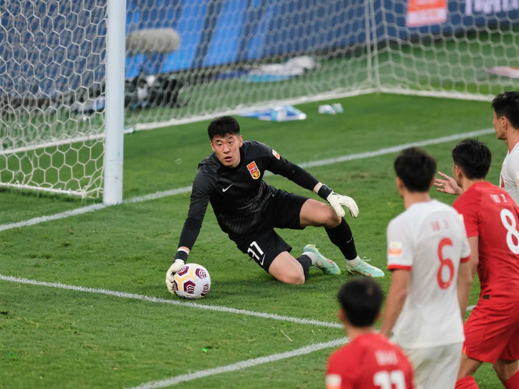 己在赛场上 己在赛场上